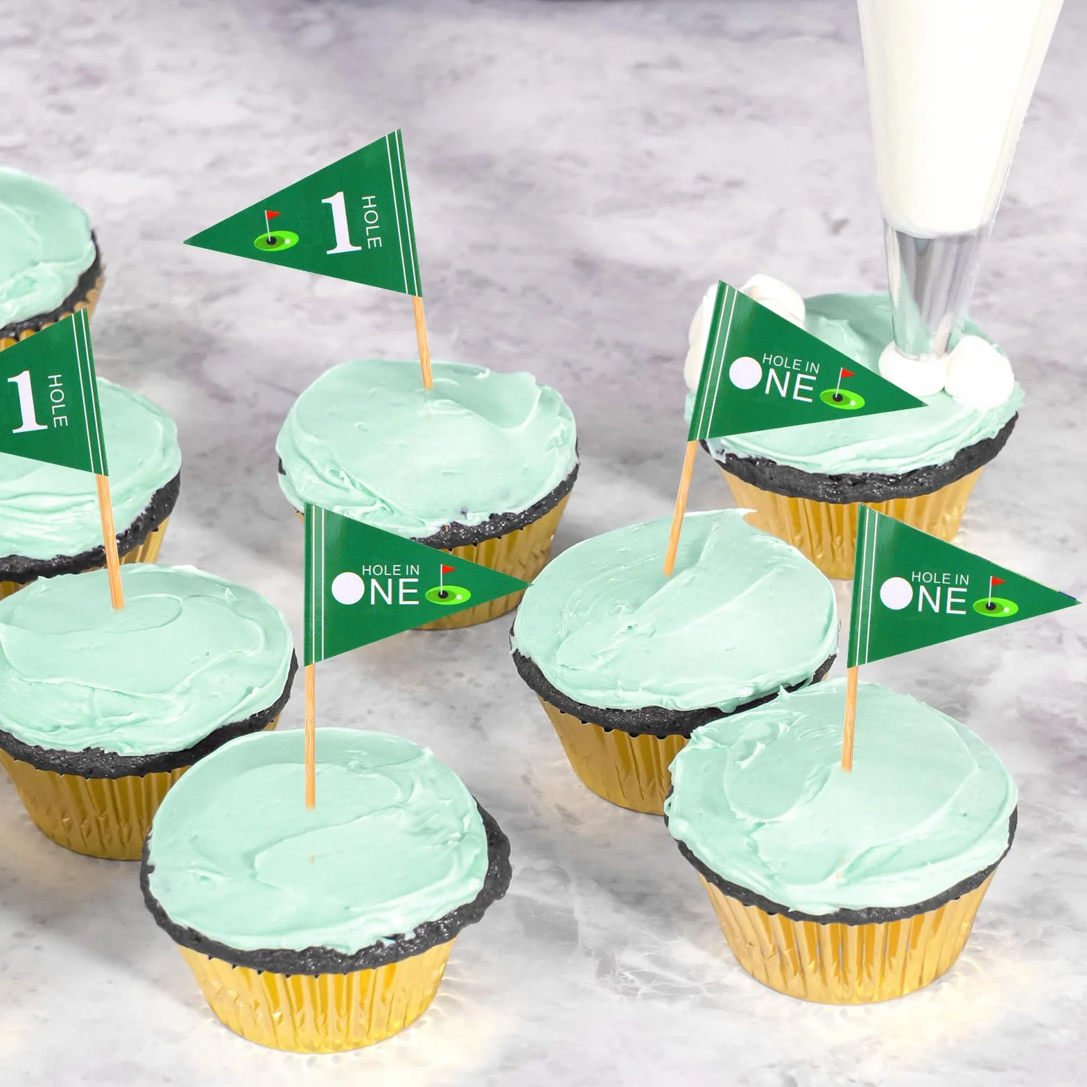 50szt Flag z Wykalaczkami w Ksztalcie Golfa, Hole in One First Birthday Golf Cocktail Picks Mini Stick Cake Toppers Flags Mini Golf Flags Toothpics na Impreze do Baru Dekoracje Zywnosci (Styl 1)