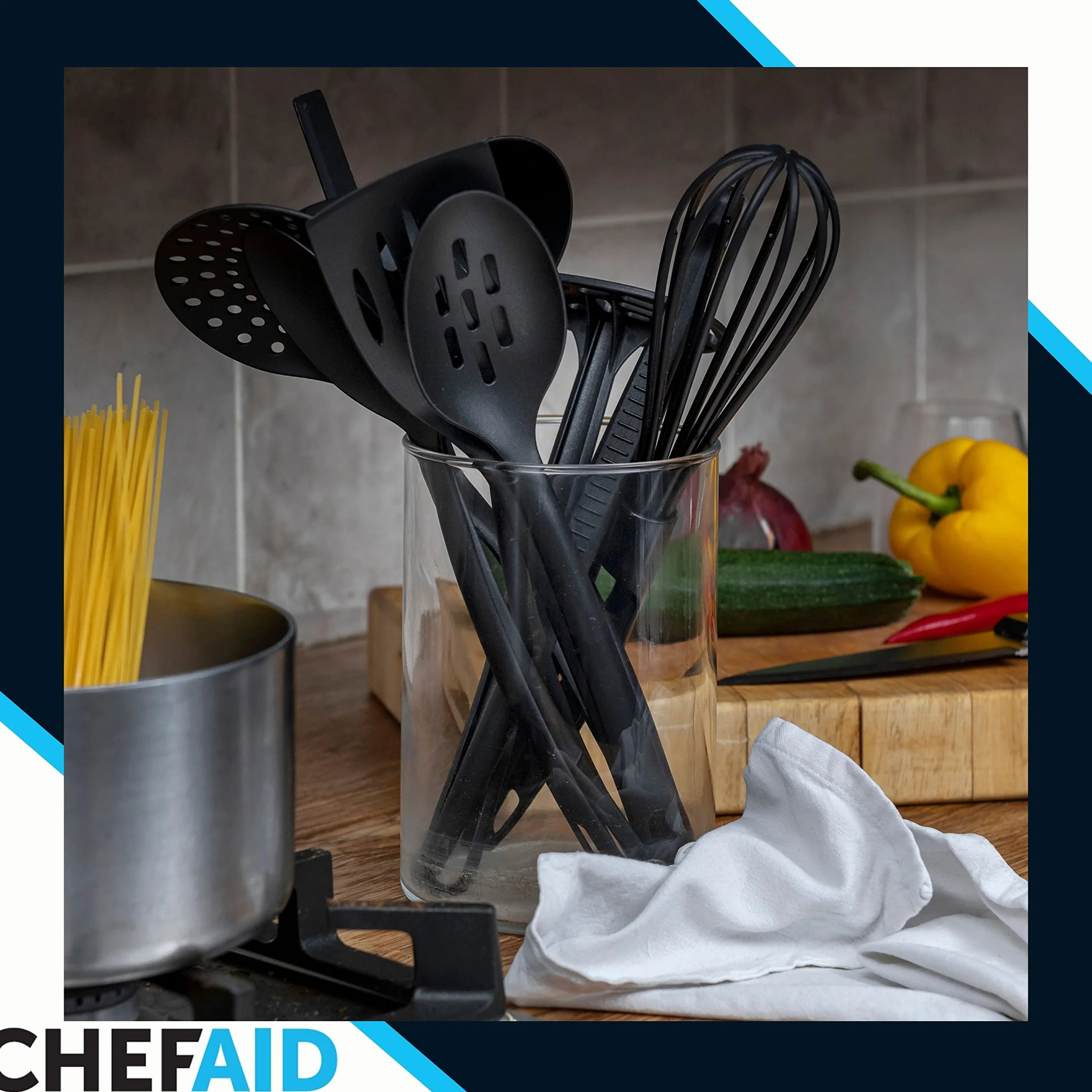 Chef Aid Nylonowa elastyczna łopatka szczelinowa, bez BPA, szpatułka kuchenna do użytku z nieprzywierającymi naczyniami, część zestawu przyborów kuchennych, czarna