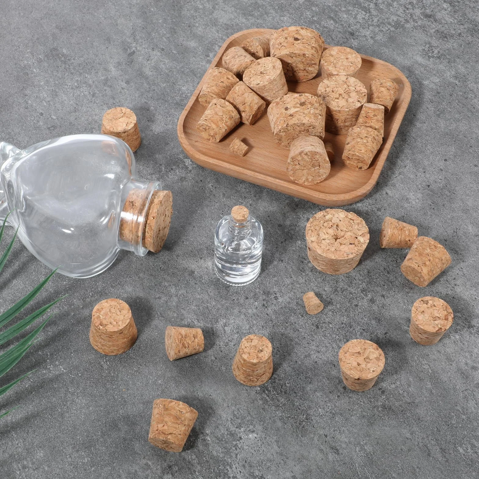 30 szt. korków, mini stożkowe korki korkowe, korki do butelek wina, korki zastępcze do szklanych butelek, rękodzieła i dekoracji wnętrz, butelek wina, solniczki i pieprzniczki, 6 rozmiarów