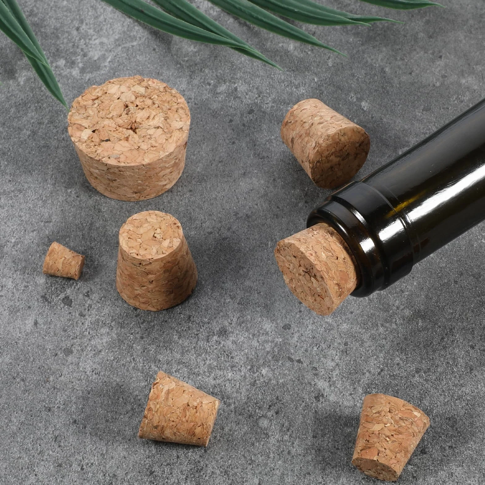 30 szt. korków, mini stożkowe korki korkowe, korki do butelek wina, korki zastępcze do szklanych butelek, rękodzieła i dekoracji wnętrz, butelek wina, solniczki i pieprzniczki, 6 rozmiarów