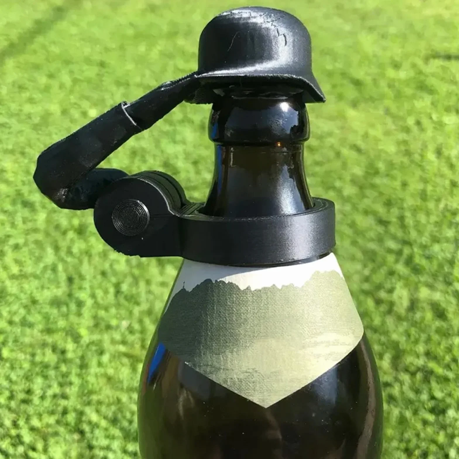Soldier Salute Bottle Hełm, Nowość wielokrotnego użytku Dekoracyjna Pyłoszczelna Czapka Ochronna, Nowość Dekoracyjne Czapki Na Butelki Piwa Do BBQ Imprezowego Baru, Weterani Aktywni Żołnierze